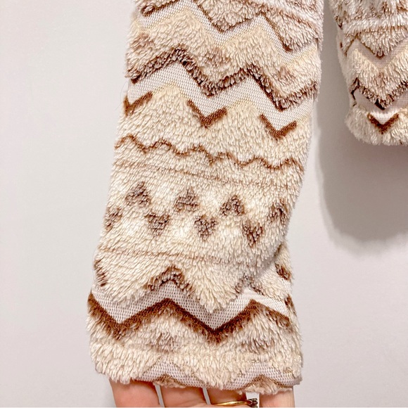 Derek Heart Plush Aztec Crew Pullover Sweater - Picture 3 of 8